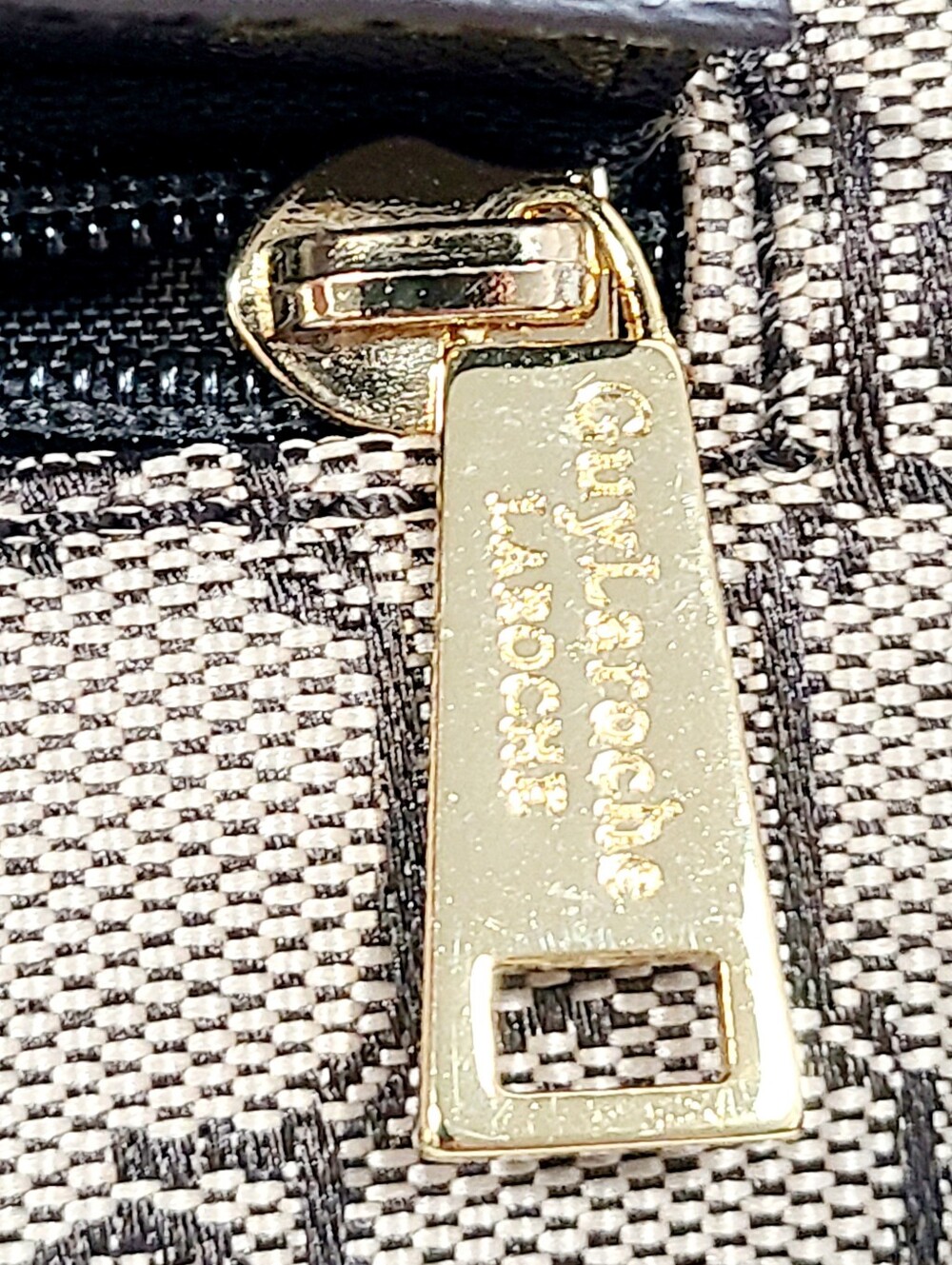 Guy Laroche Canvaa Leather Bag - Picture 7 of 7